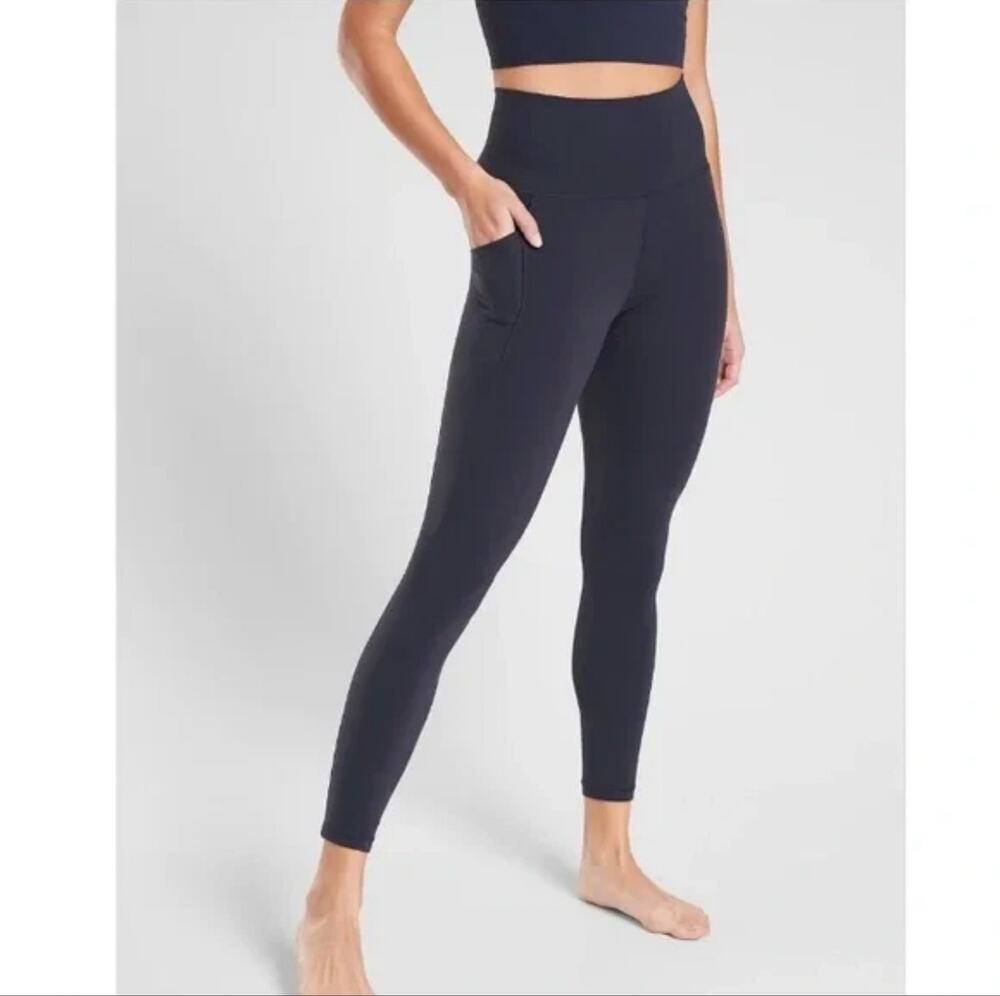 Athleta Salutation Stash Pocket II 7/8 Tight Size XS in Navy